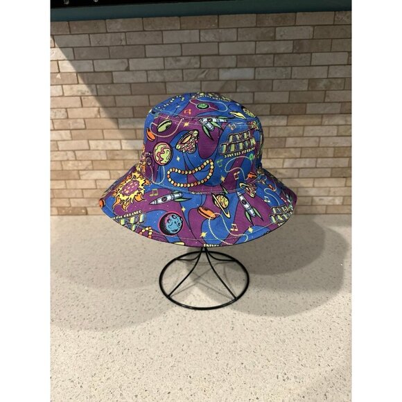 2022 Universal Studios Mardi Gras Reversible Bucket Hat - Picture 1 of 6